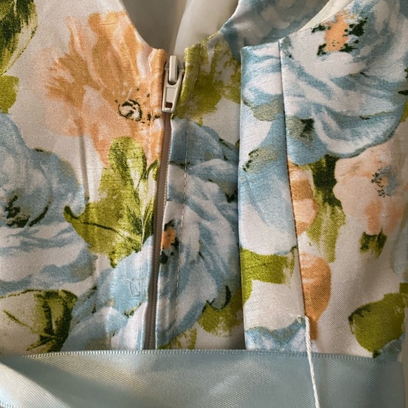 LILT -FLORAL DRESS - Picture 4 of 9